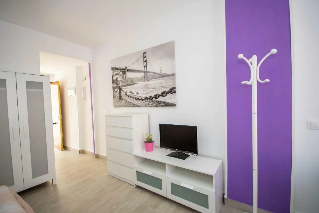Hotel Cubo'S Estudio Isabel Manoja Torremolinos 0*,