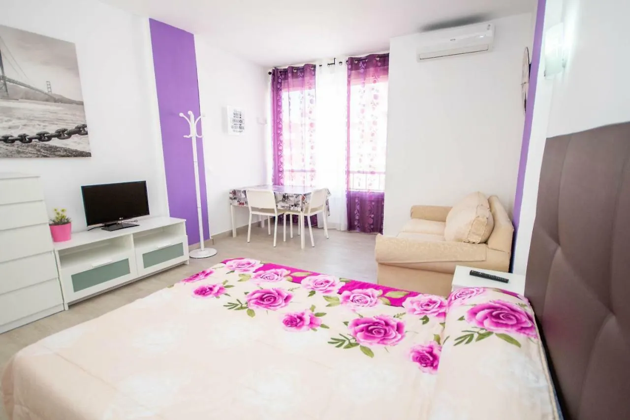 Hotel Cubo'S Estudio Isabel Manoja Torremolinos
